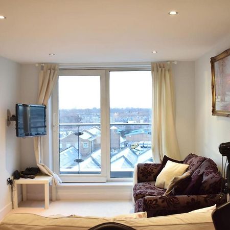 לונדון Chelsea / Imperial Wharf - Bright, Modern, Sunset View Apartment מראה חיצוני תמונה